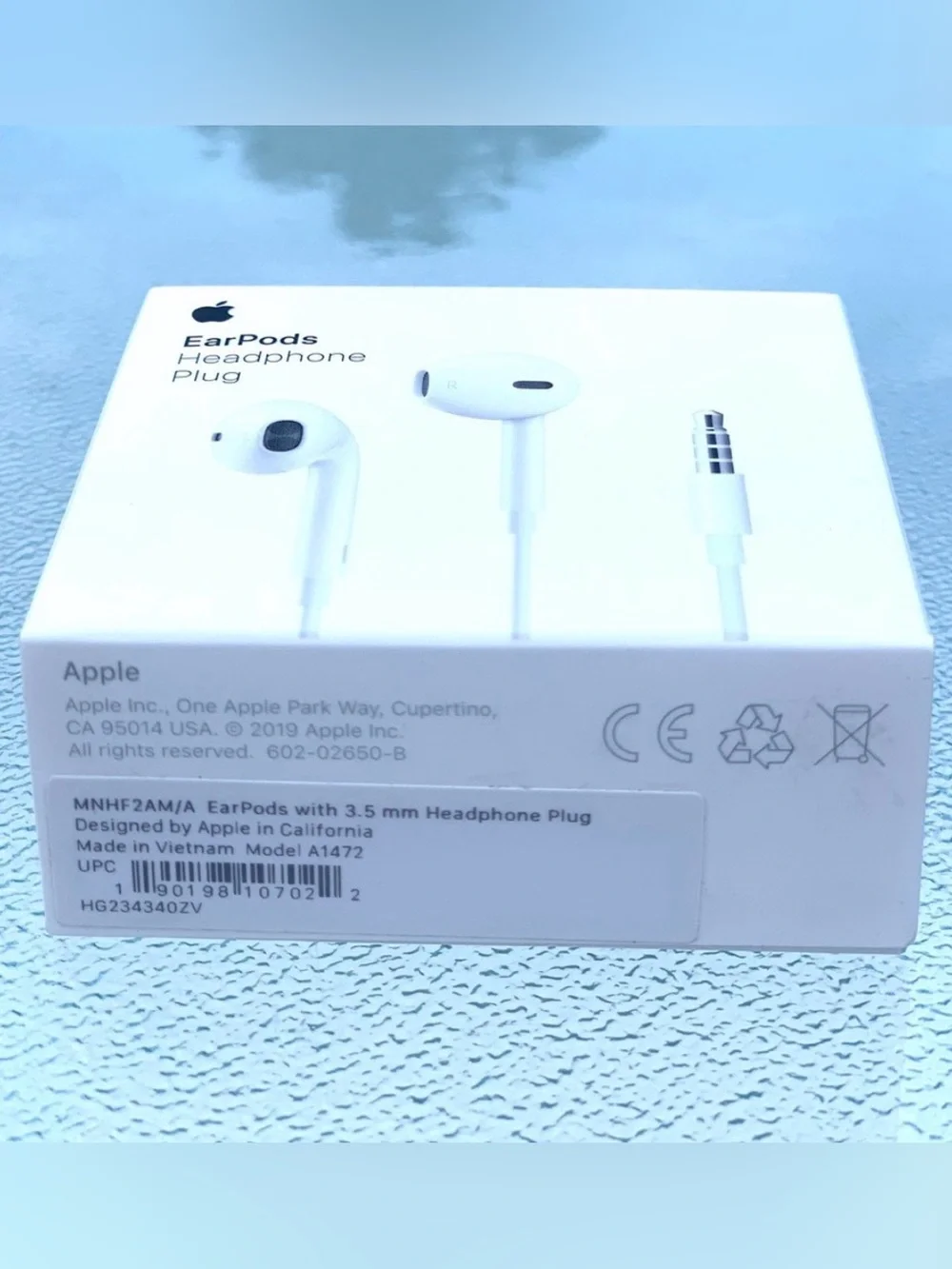 Apple EarPods Headphones with 3.5 mm Plug, Model A1472